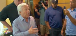 Patriots Owner Robert Kraft Brings 18 Football Hall Of Famers To Israel ...